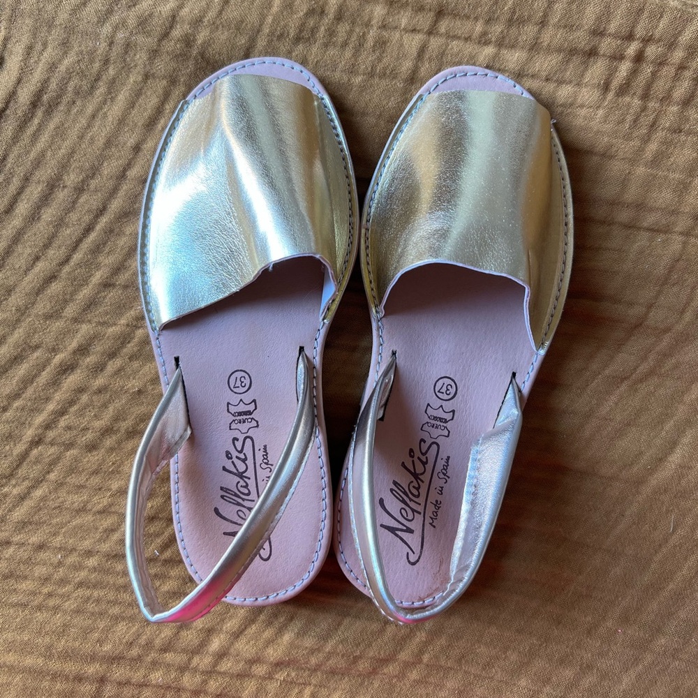 Gold leather avarca sandals